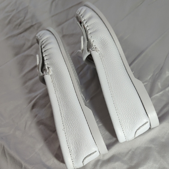 NEW Minnetonka White Moccasins with Red Accents - Picture 14 of 16